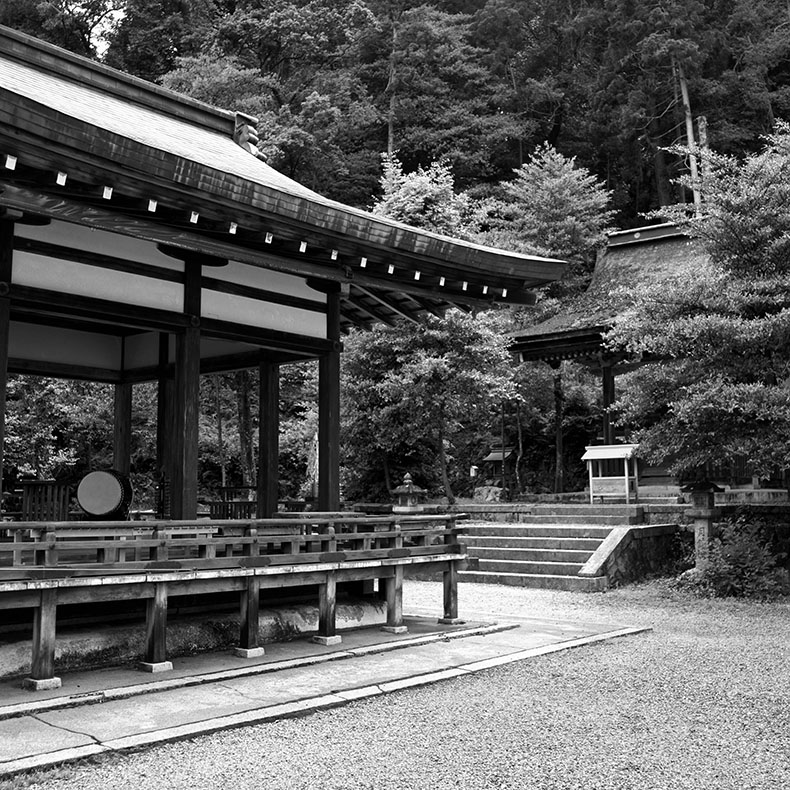 月読神社の境内