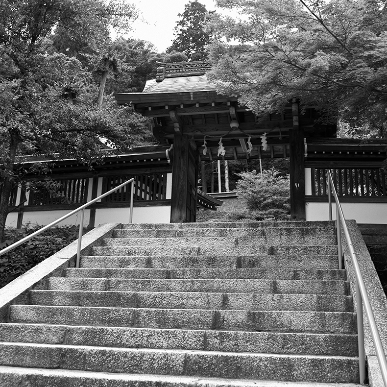 月読神社の入口の門