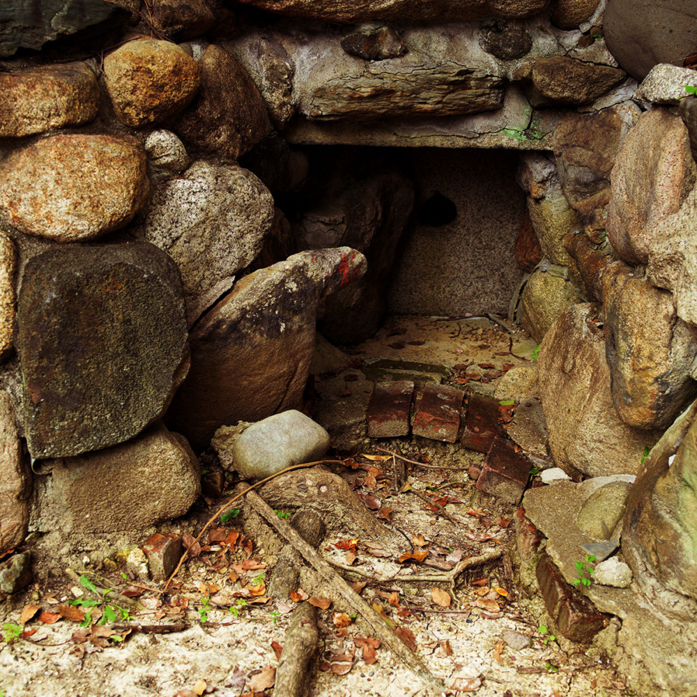 安居神社の穴