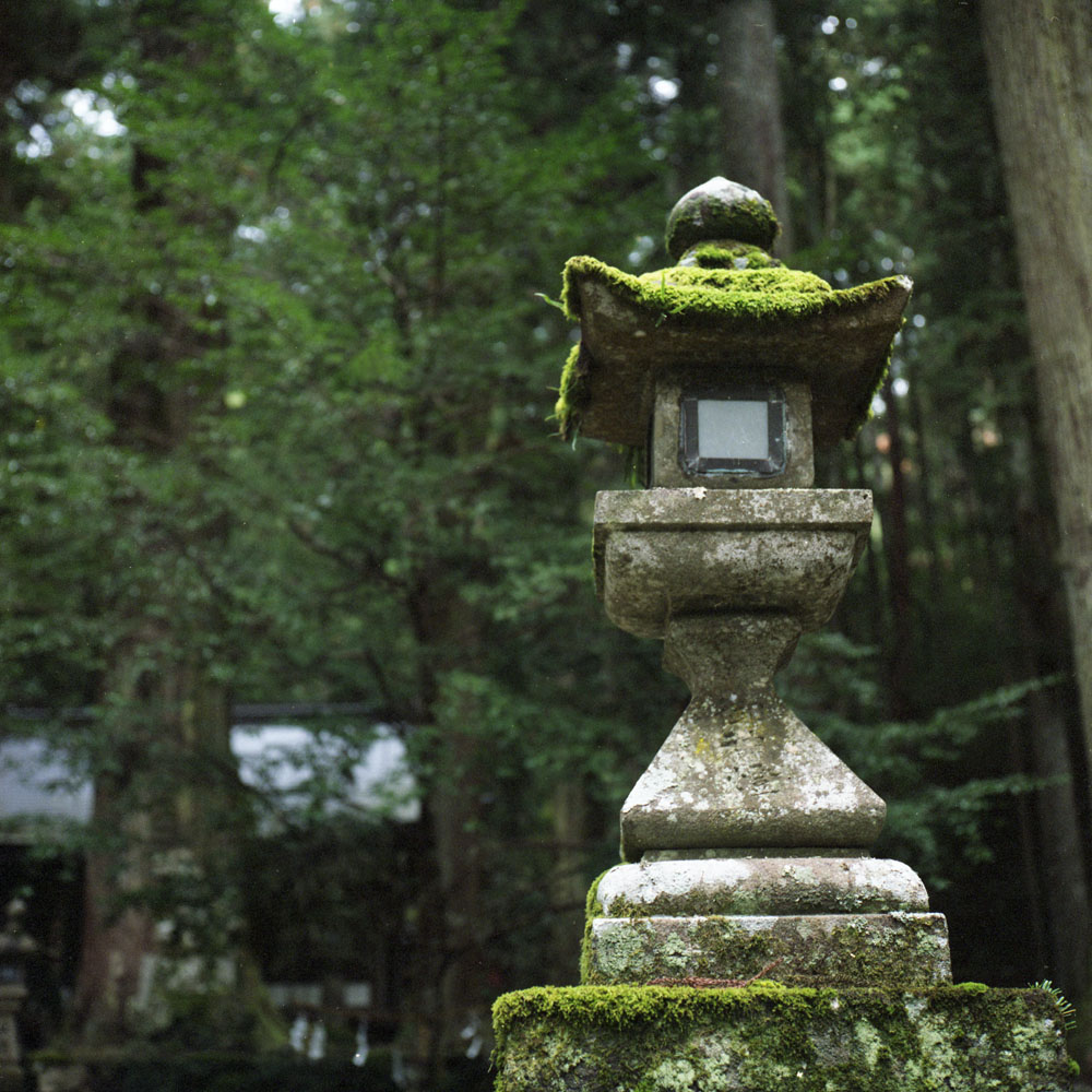 龍穴神社の灯篭