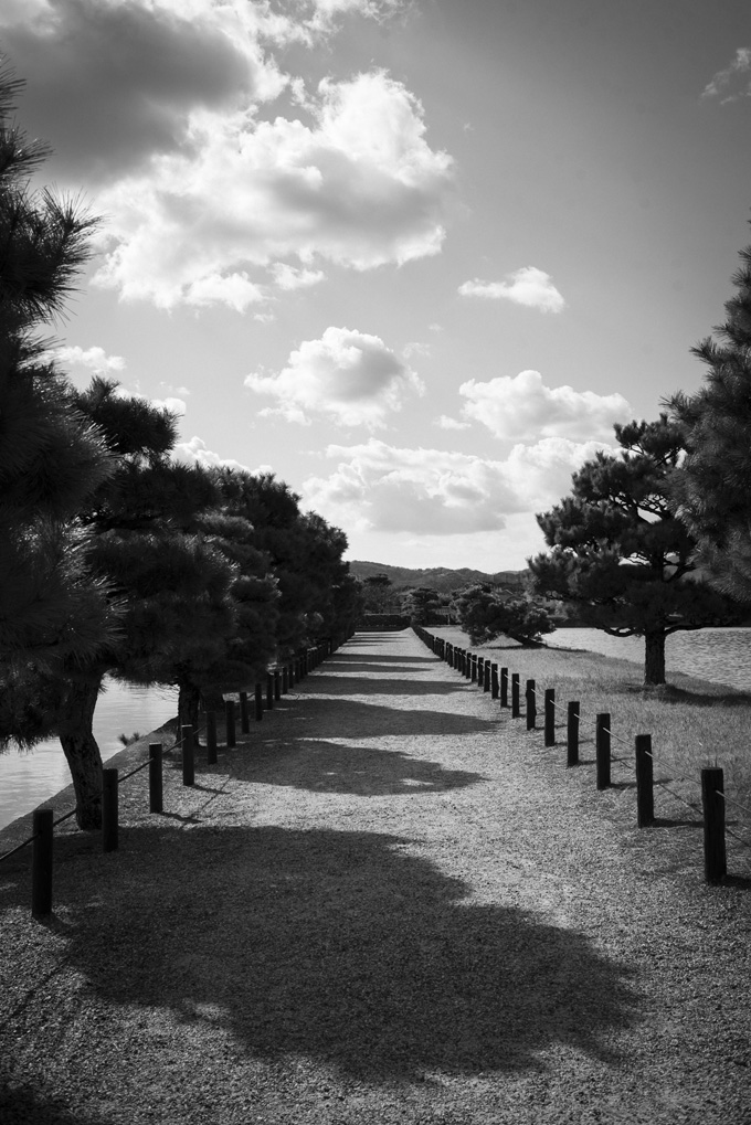 拝礼所へ向かう道