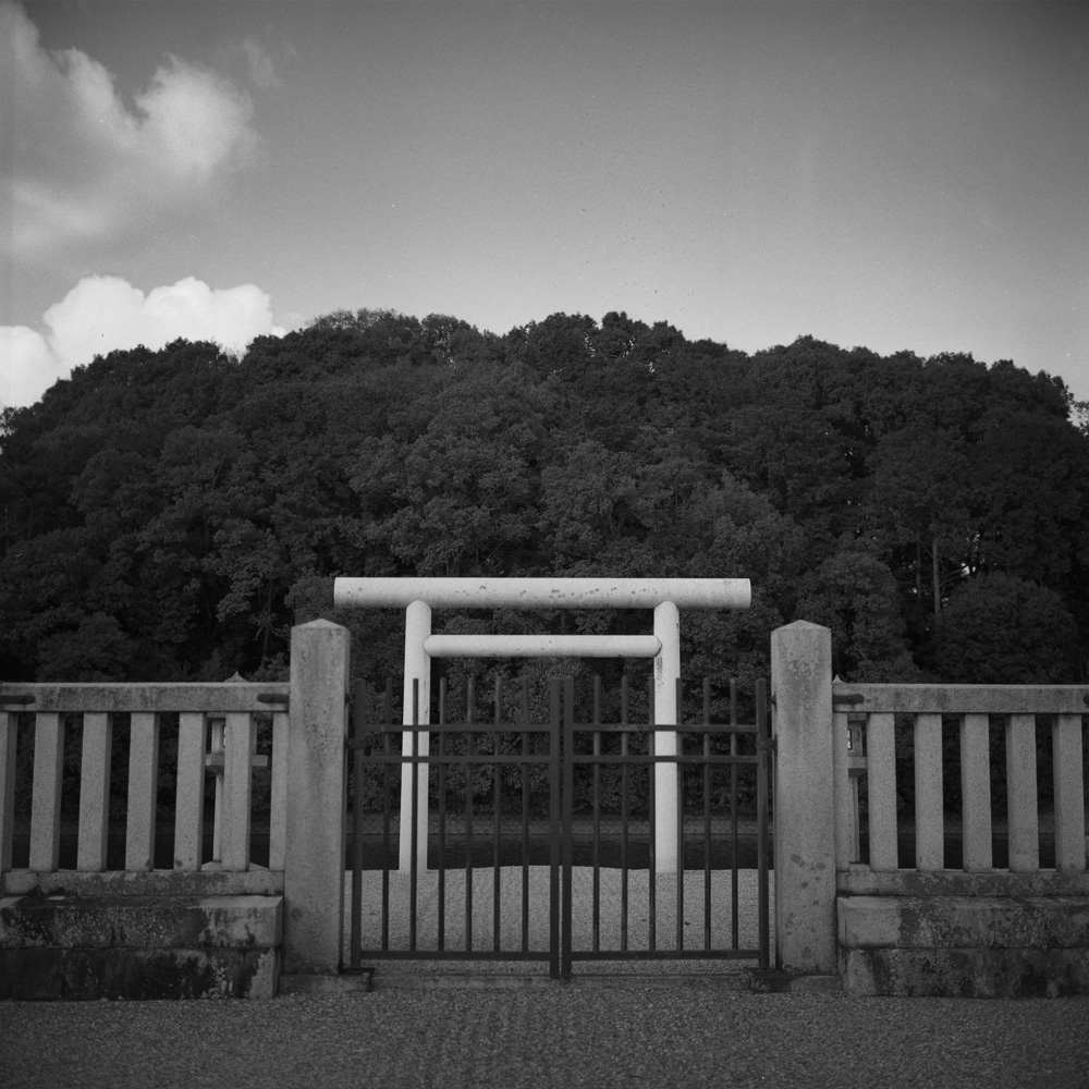 垂仁天皇 菅原伏見東陵 拝礼所の正面