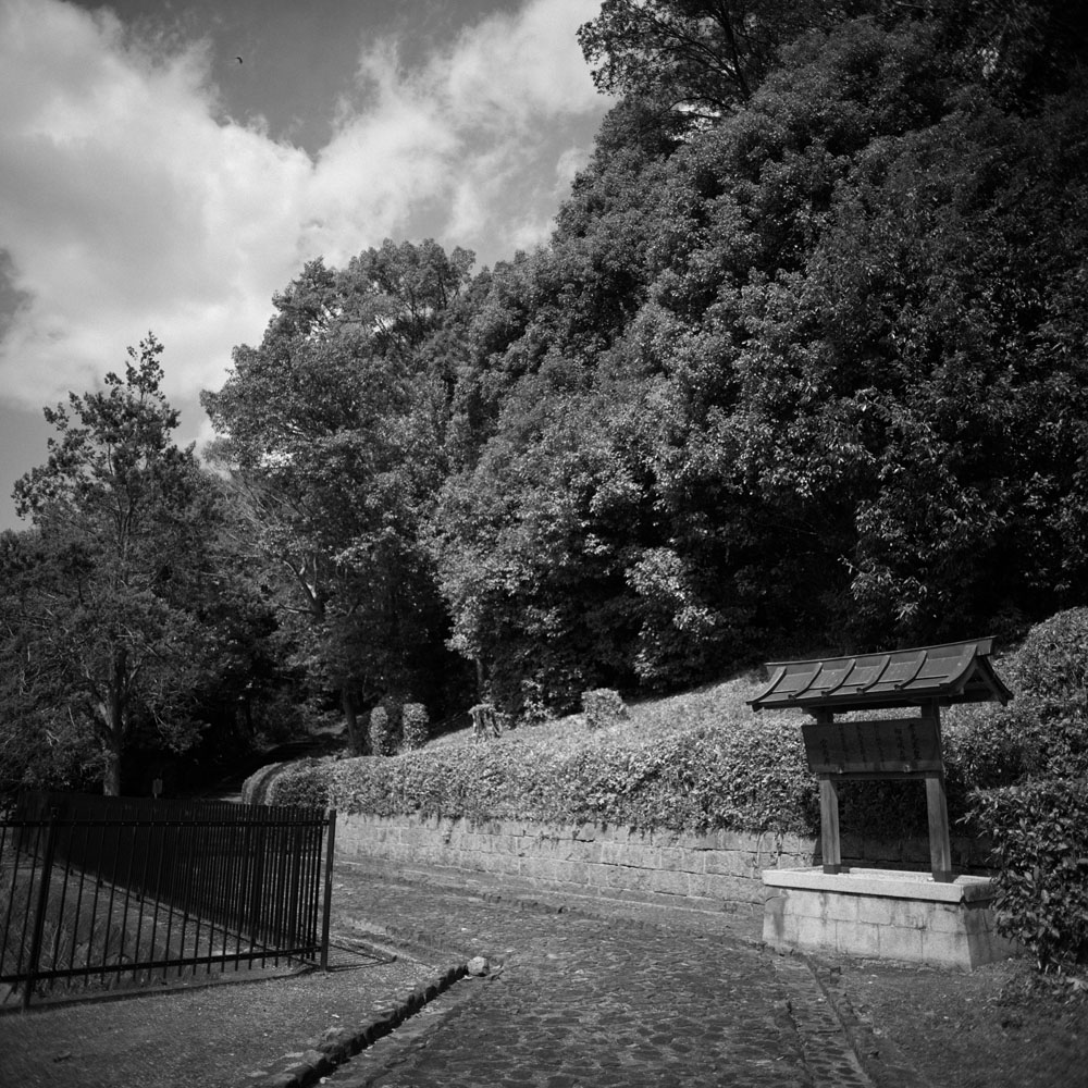 孝元天皇陵への入り口