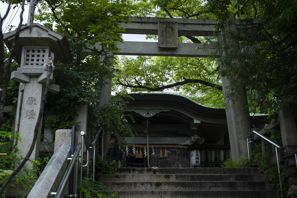 三光神社の境内3