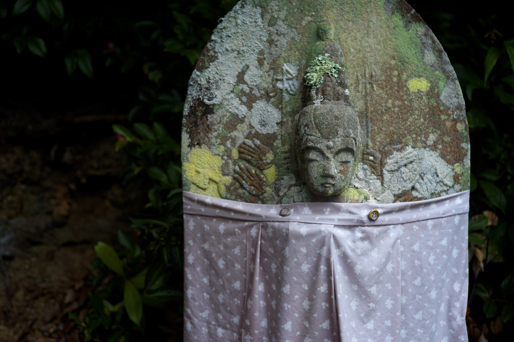 東古墳前の石仏