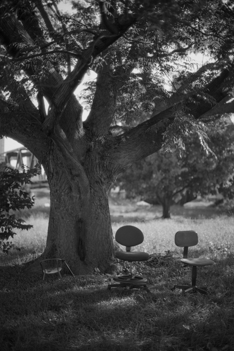 椅子の置かれた風景