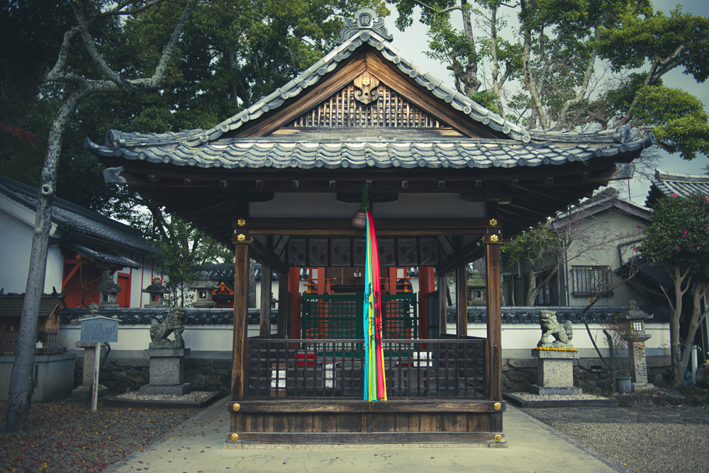 南都鏡神社の境内1