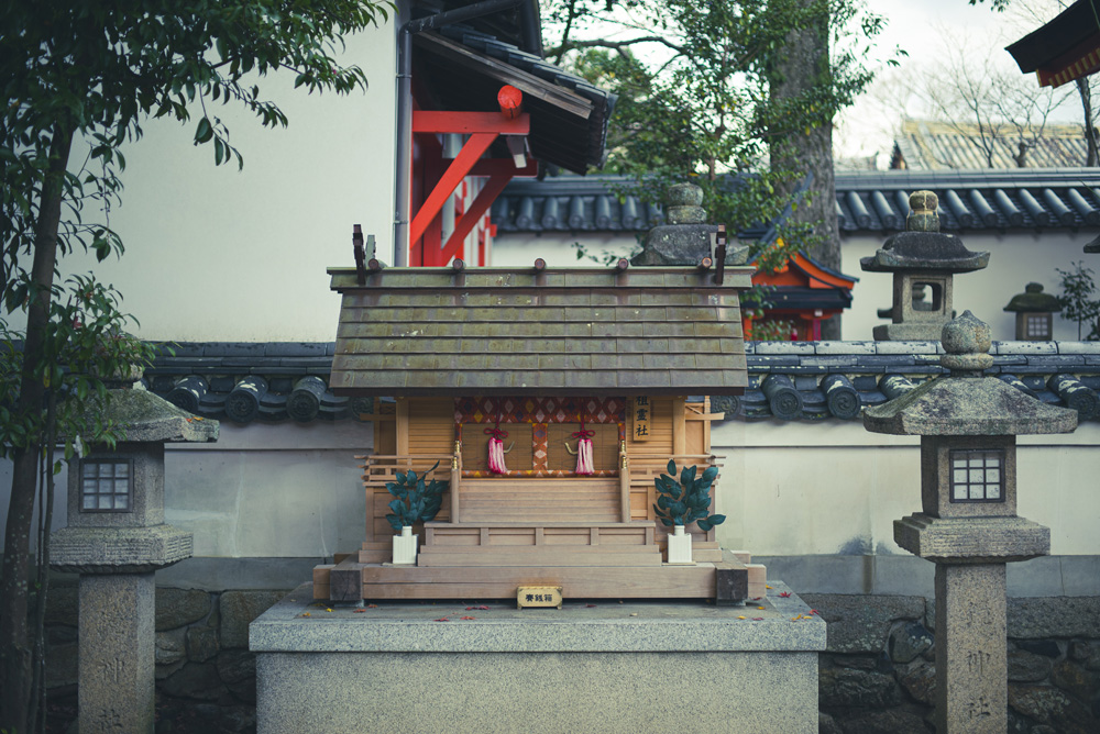 南都鏡神社の境内3