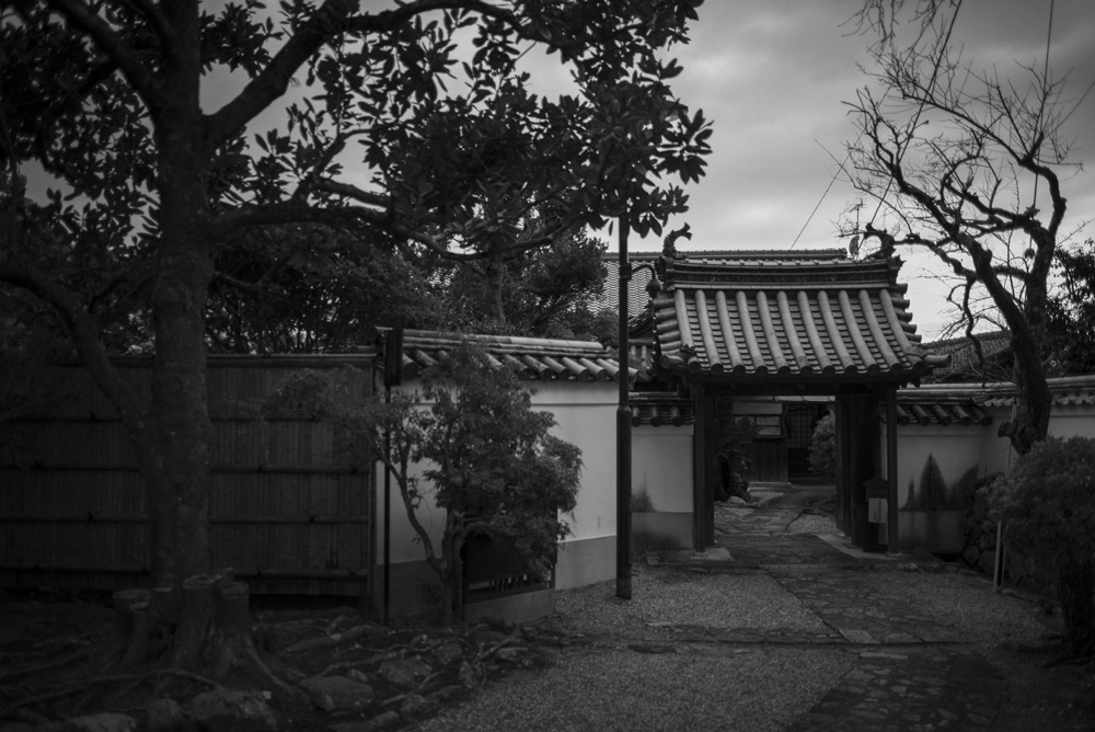 新薬師寺の境内