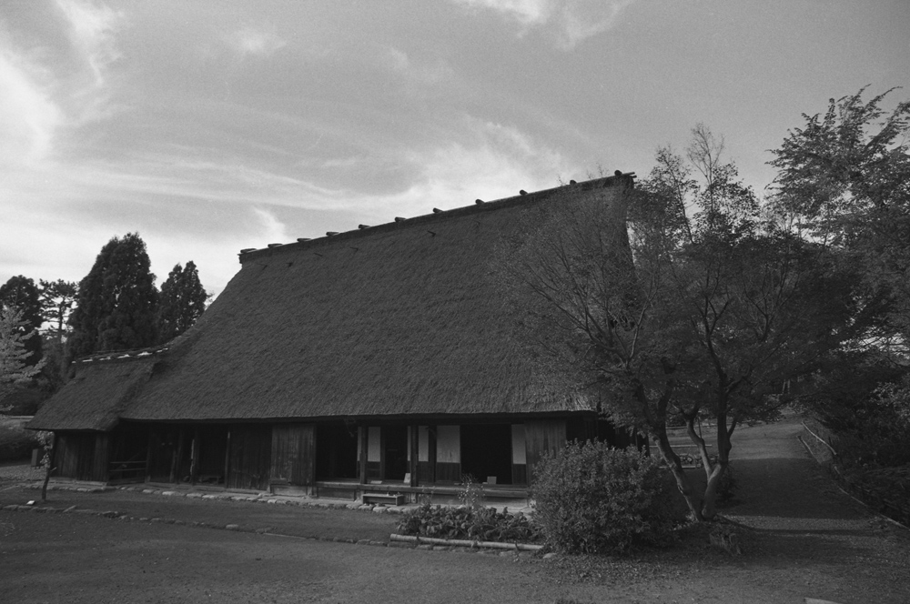 茅葺屋根の古民家