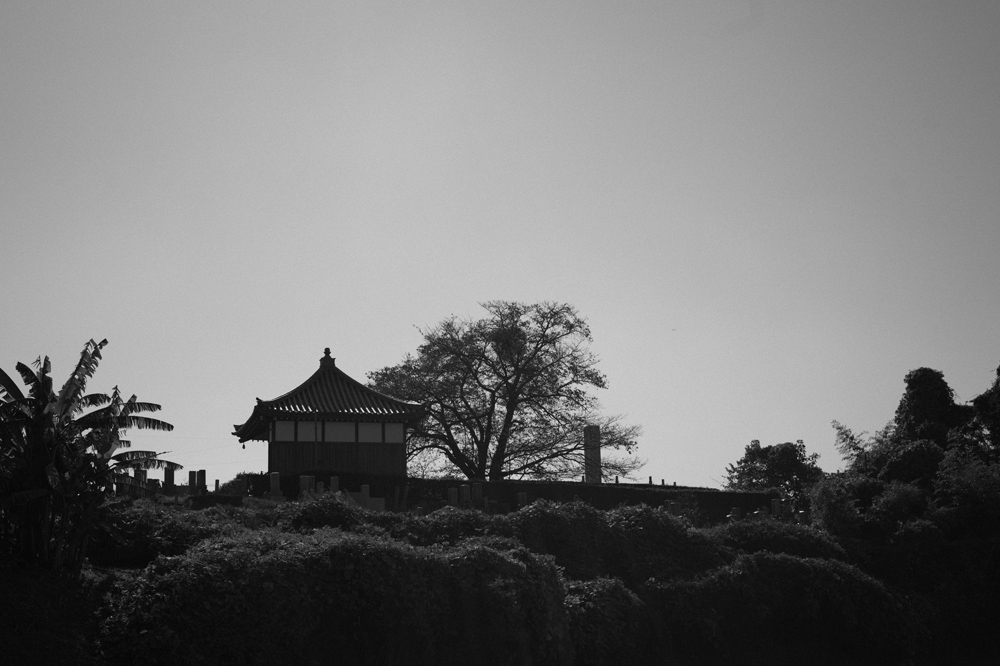 お寺と墓地