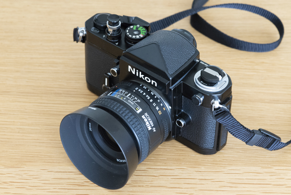 Nikon F2に装着したAI AF Nikkor 35mm f/2D