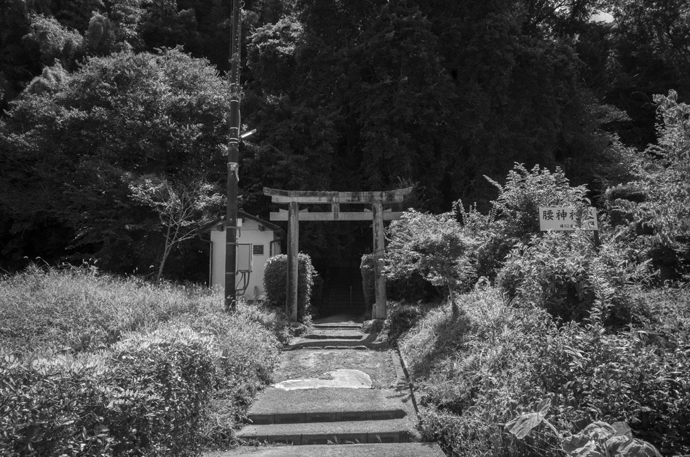腰神神社の入り口