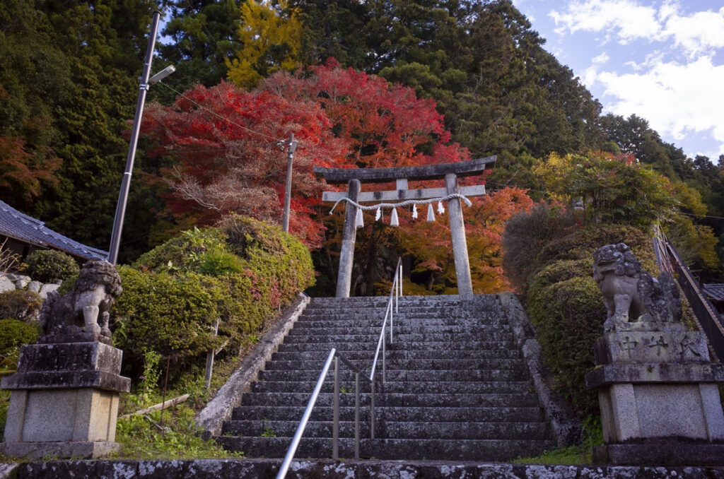 大阪府河内長野市鳩原の川上神社に行って写真を撮ってきた