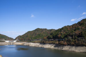 大阪府河内長野市の滝畑ダム周辺の紅葉を2025年も撮影してきた